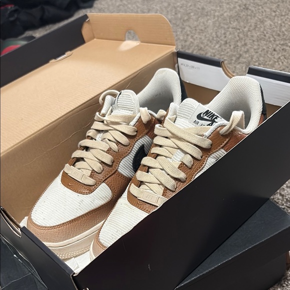 Nike Brown and White Sneakers Versatile Low-Top Design slightly worn - Picture 6 of 6